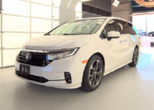 Used 2023 Honda Odyssey Elite image 14