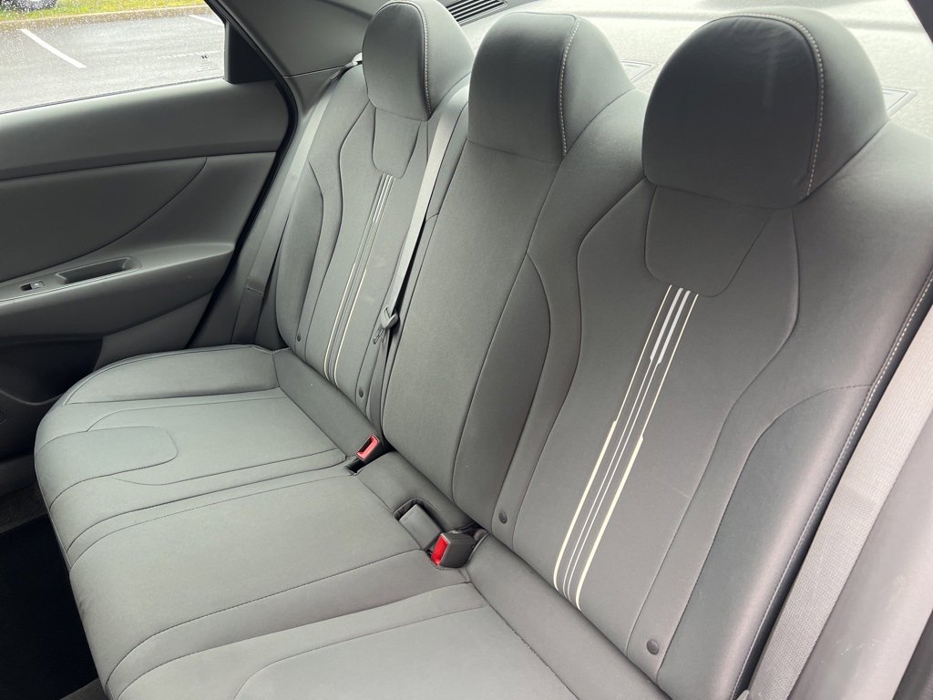 Used 2022 Hyundai Elantra SEL w/ Convenience Package image 12