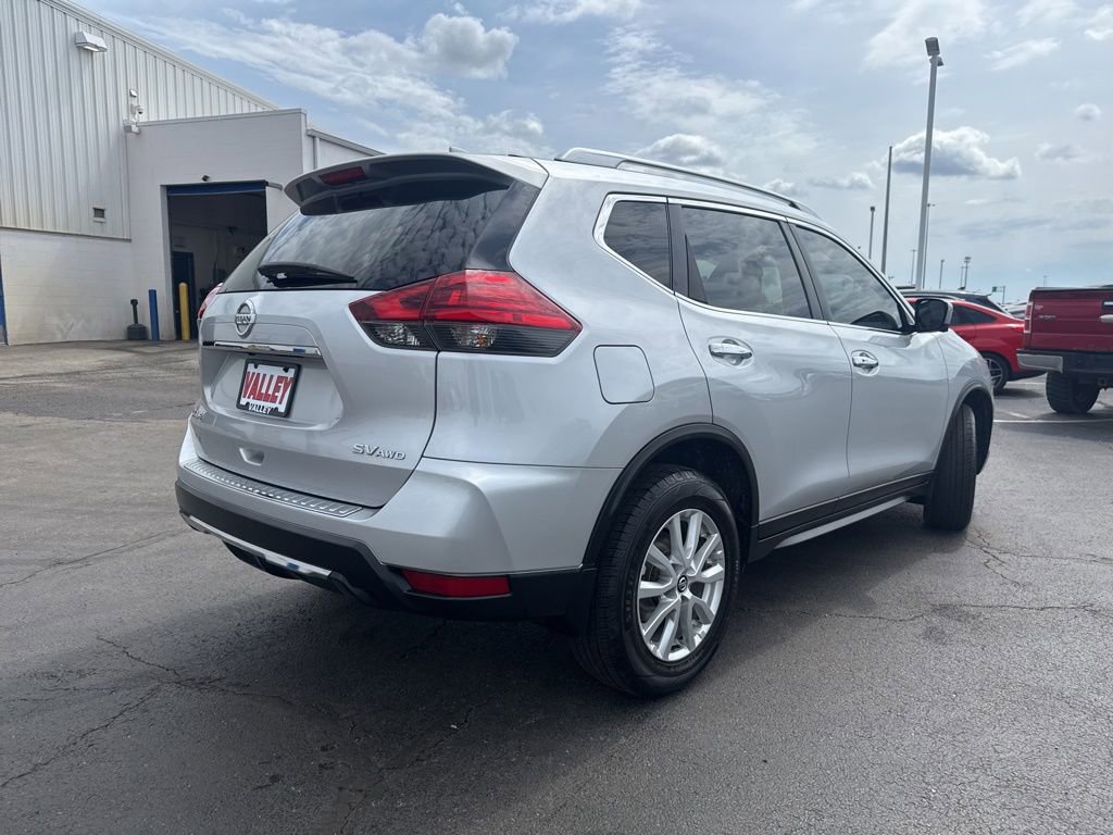 Used 2017 Nissan Rogue SV w/ SV Premium Package AWD/4WD image 12