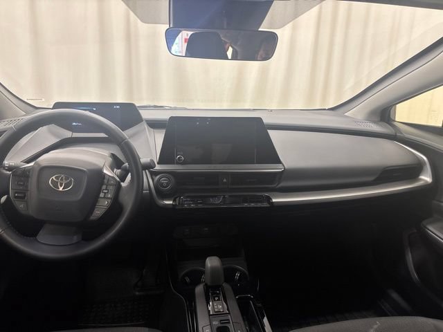 Used 2025 Toyota Prius LE FWD image 18