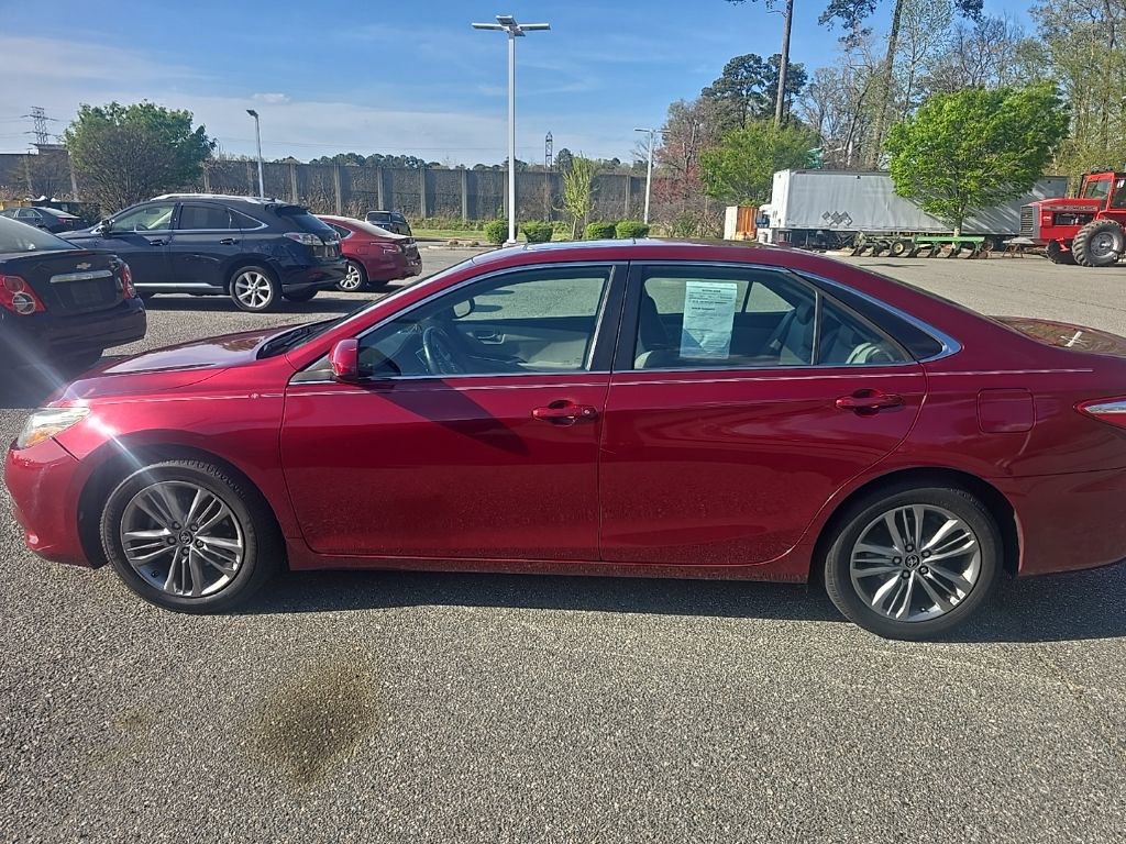 Used 2015 Toyota Camry SE w/ Moonroof Package image 8