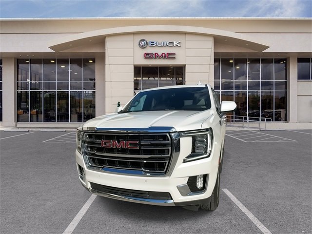 Used 2023 GMC Yukon SLT w/ SLT Luxury Package image 5