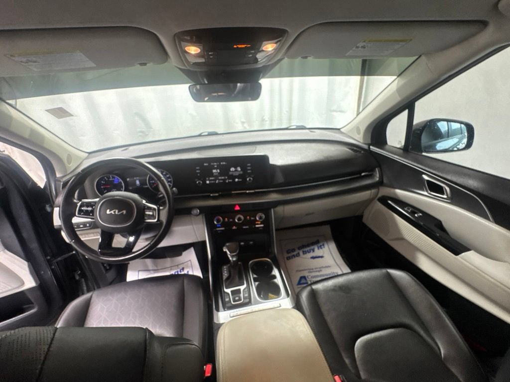Used 2023 Kia Carnival LX FWD image 30