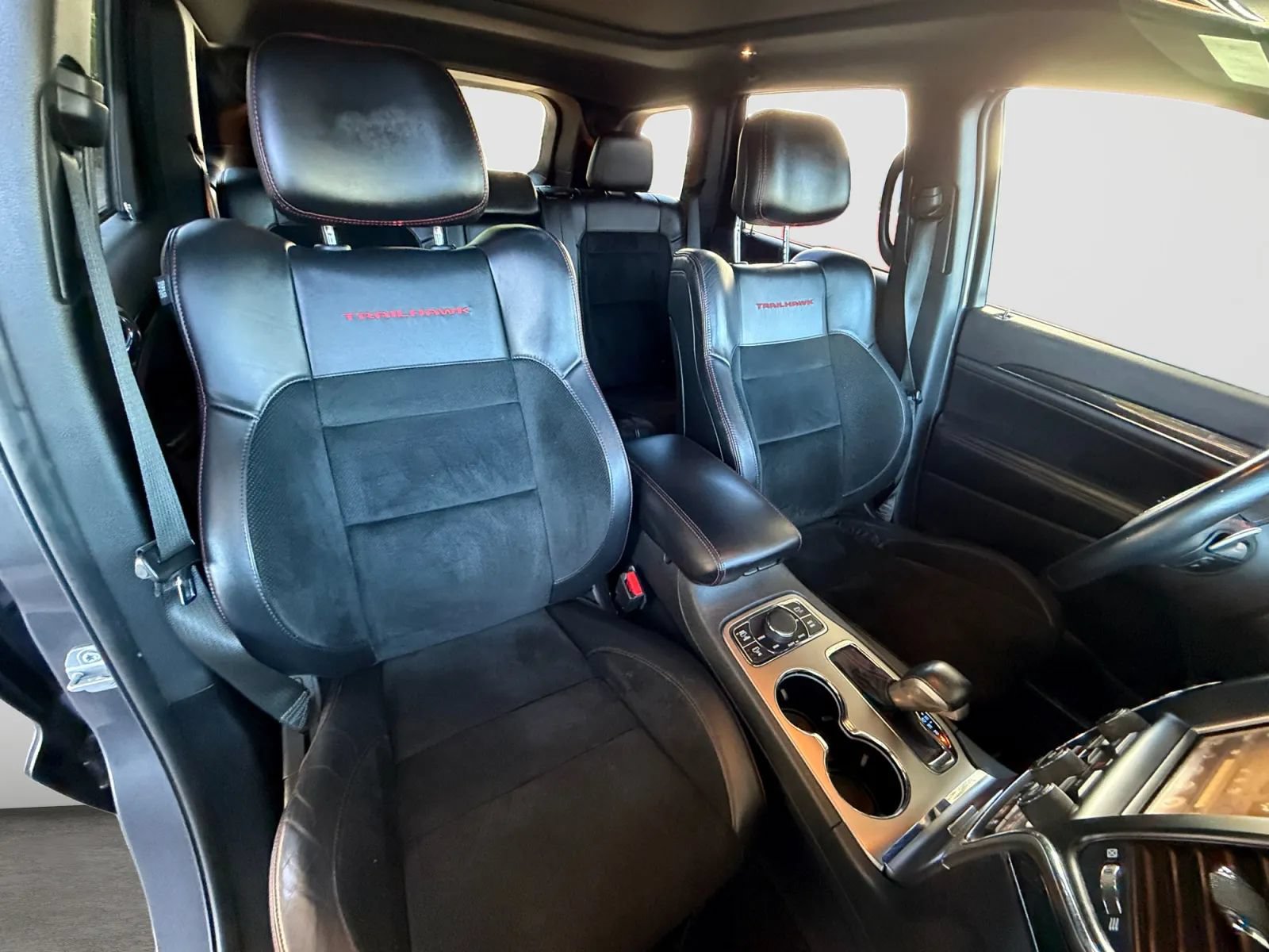 Used 2017 Jeep Grand Cherokee Trailhawk w/ Trailhawk Luxury Group AWD/4WD image 21