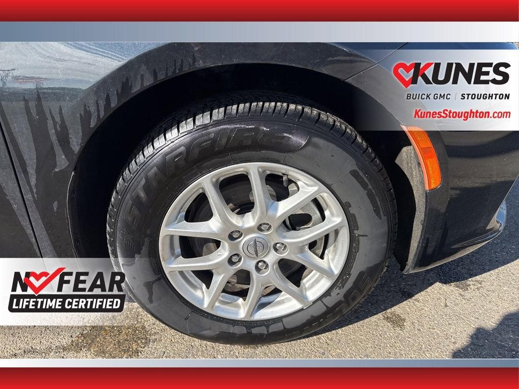 Used 2023 Chrysler Pacifica Touring-L image 15