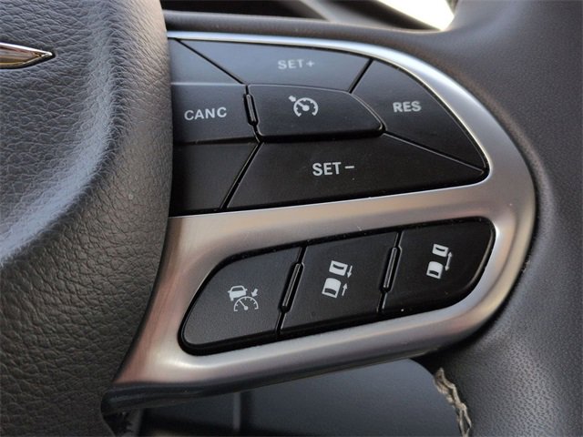Used 2024 Chrysler Pacifica Touring-L image 19