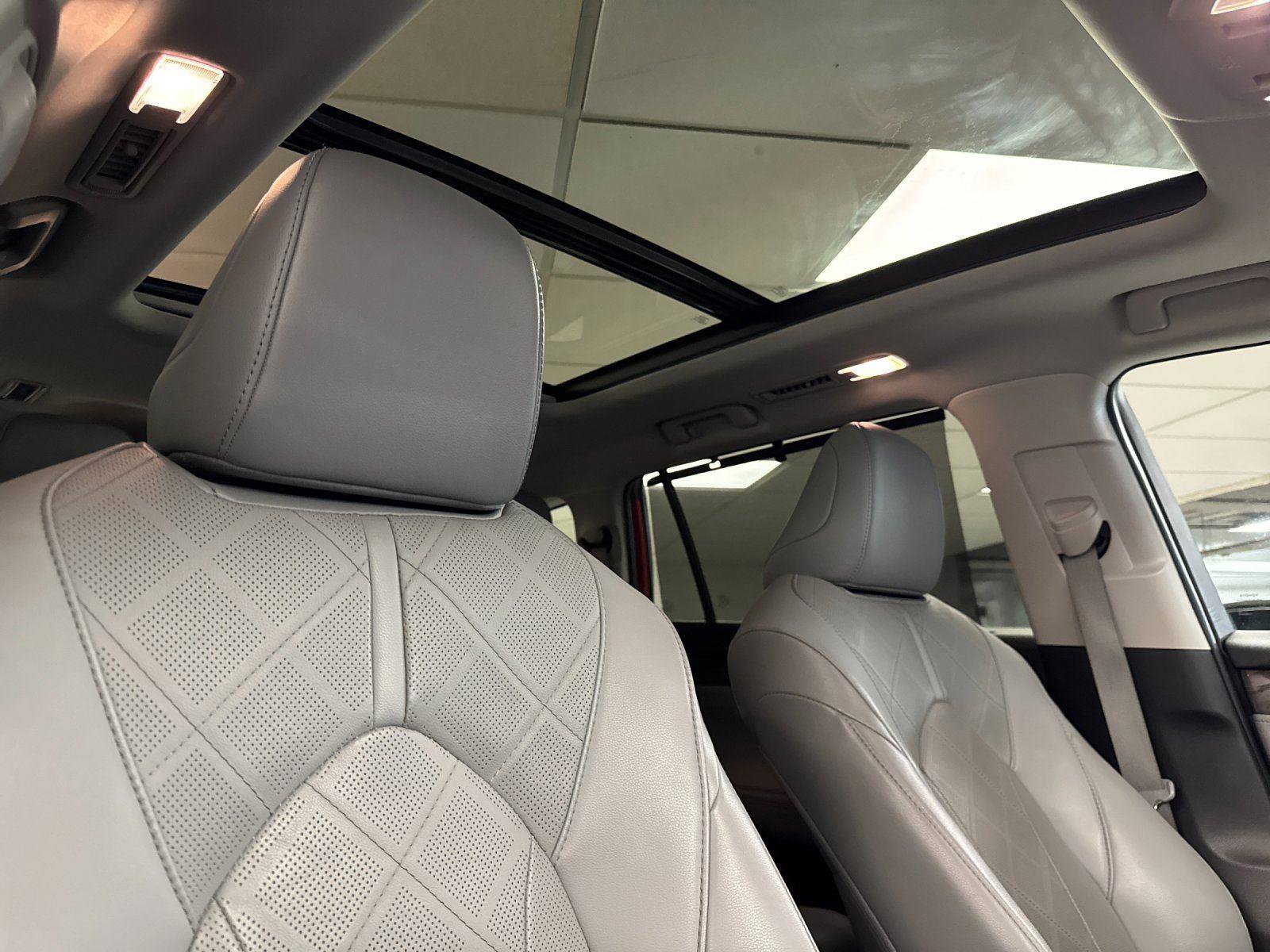 Used 2020 Toyota Highlander Platinum AWD/4WD image 17