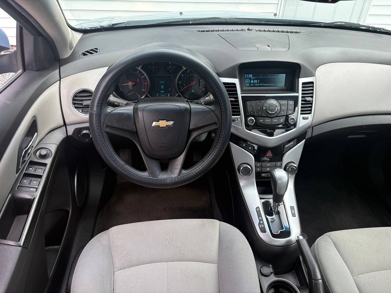 Used 2011 Chevrolet Cruze LT FWD image 10