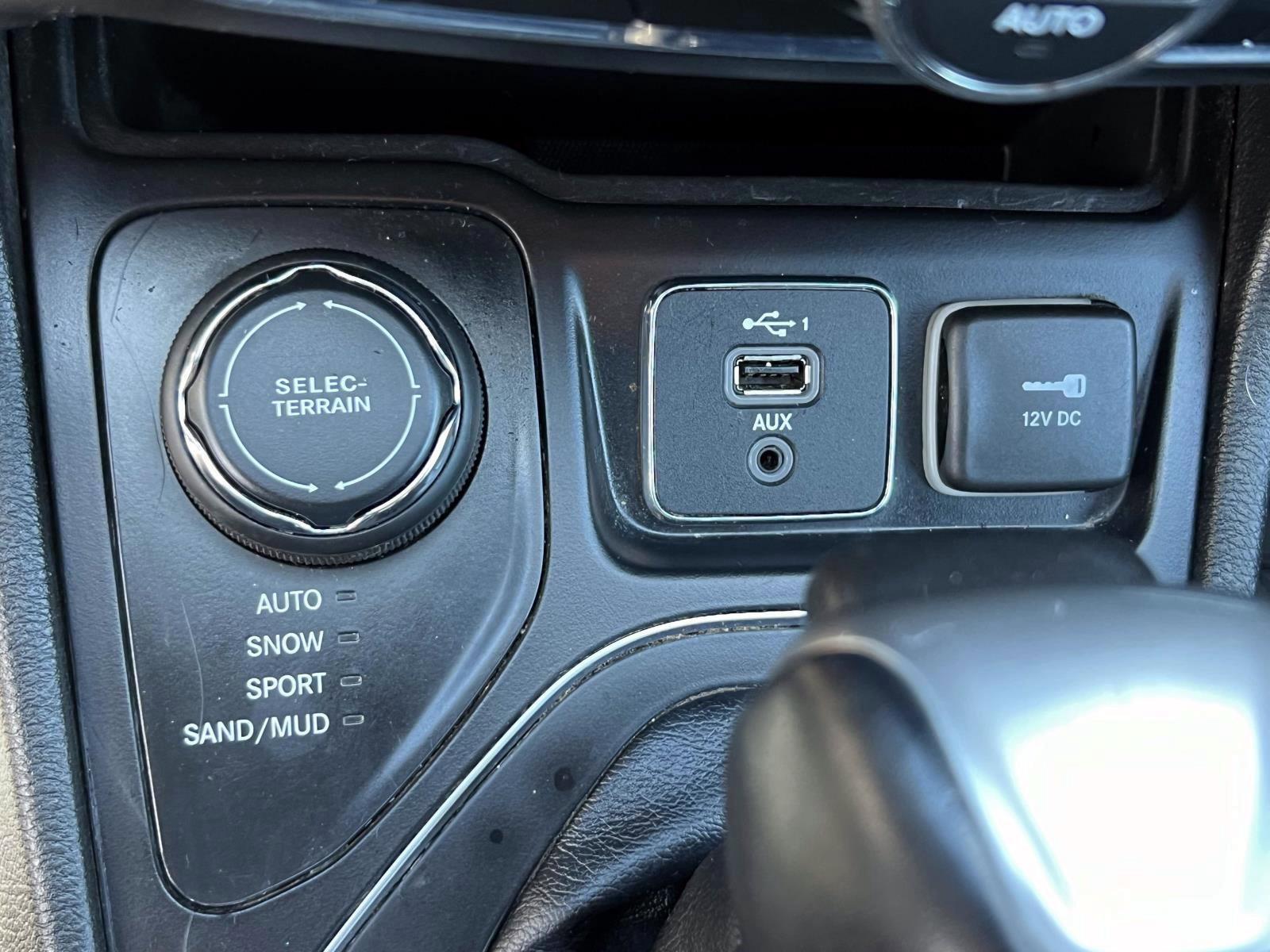 Used 2019 Jeep Cherokee High Altitude AWD/4WD image 26