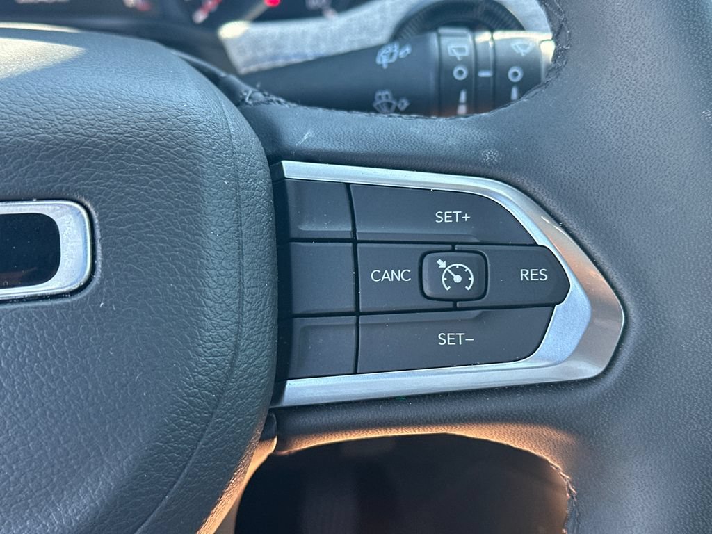 Used 2025 Jeep Compass Latitude AWD/4WD image 25