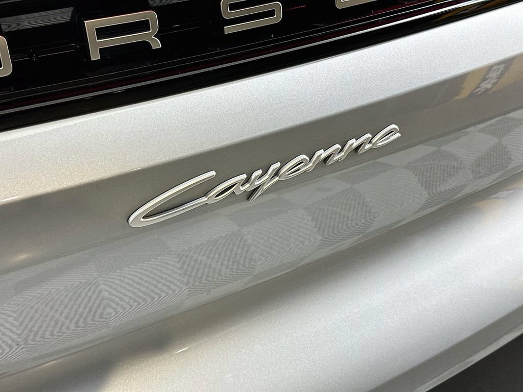 Certified 2024 Porsche Cayenne AWD/4WD image 34