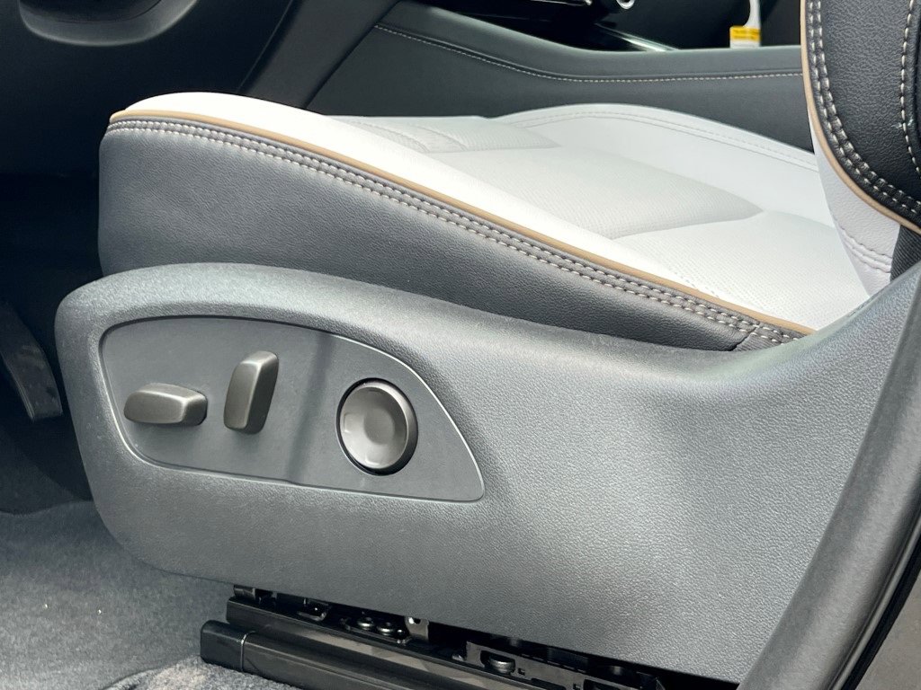 New 2026 Chevrolet Traverse High Country image 18