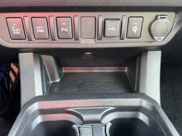 Used 2022 Toyota Tacoma TRD Off-Road w/ TRD Premium Off Road Package AWD/4WD image 21