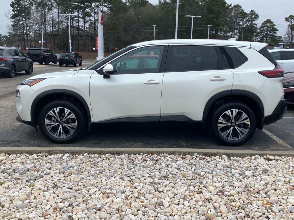 Used 2022 Nissan Rogue SV image 3
