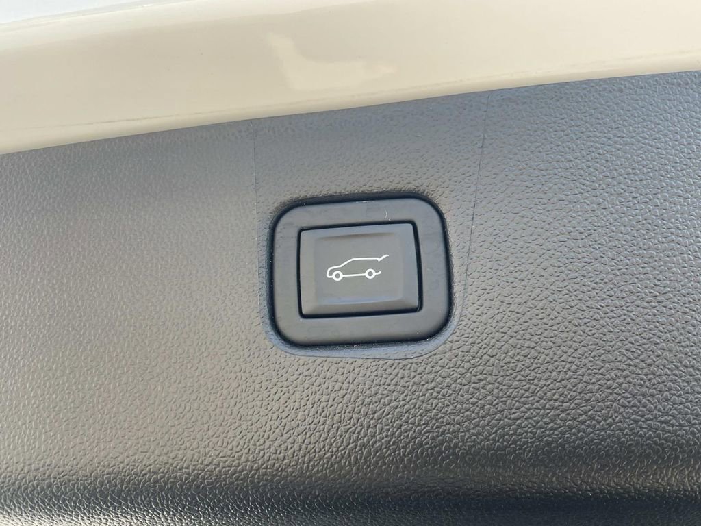 Used 2025 Chevrolet Blazer LT w/ Convenience Package image 12