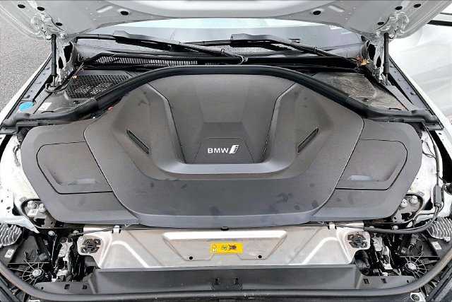 Used 2023 BMW i4 eDrive40 w/ Parking Assistance Package RWD image 9