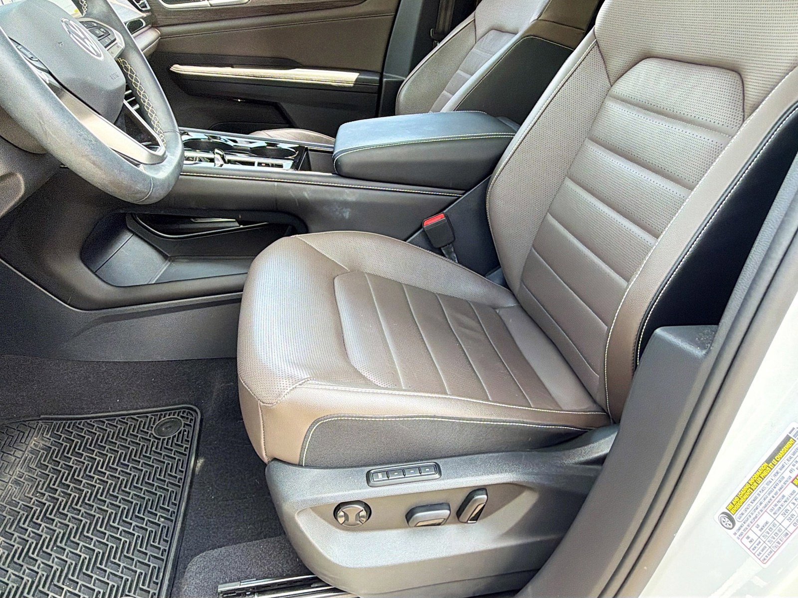 Used 2024 Volkswagen Atlas SEL AWD/4WD image 12