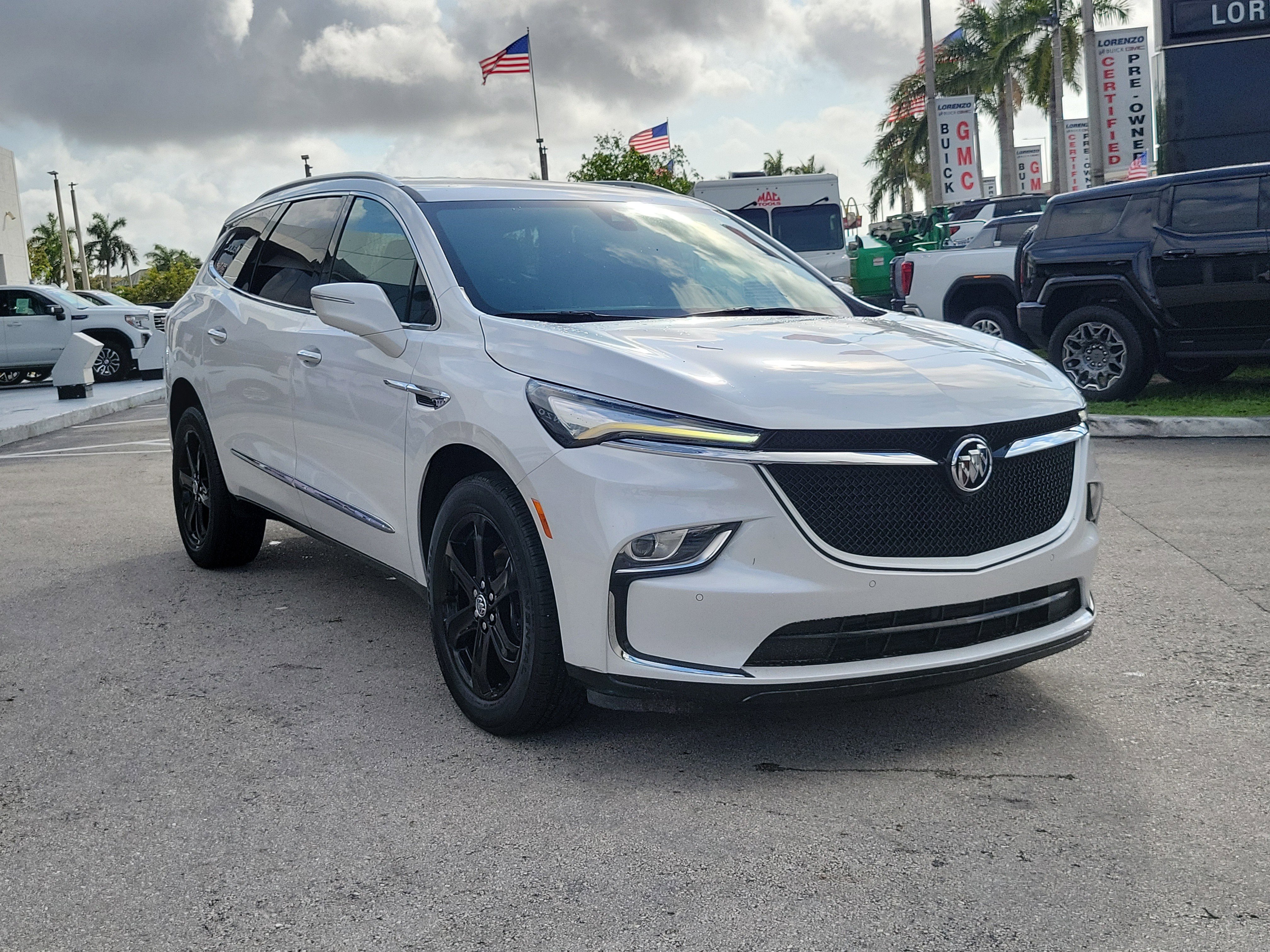 Used 2023 Buick Enclave Essence w/ Sport Touring Edition image 3