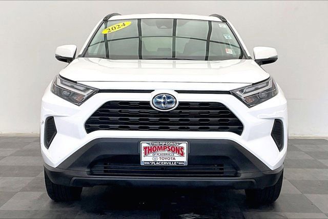 Used 2024 Toyota RAV4 XLE AWD/4WD image 2