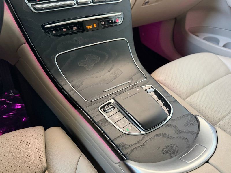 Used 2021 Mercedes-Benz GLC 300 w/ Premium Package image 26