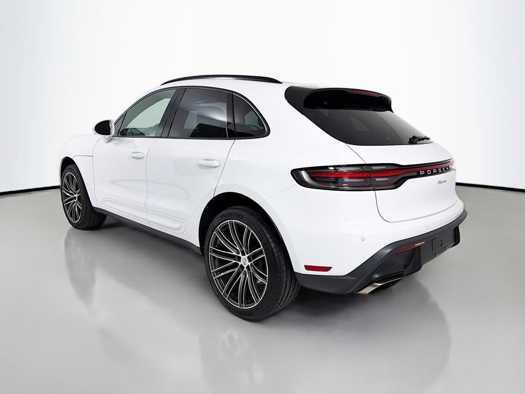Certified 2023 Porsche Macan AWD/4WD image 3