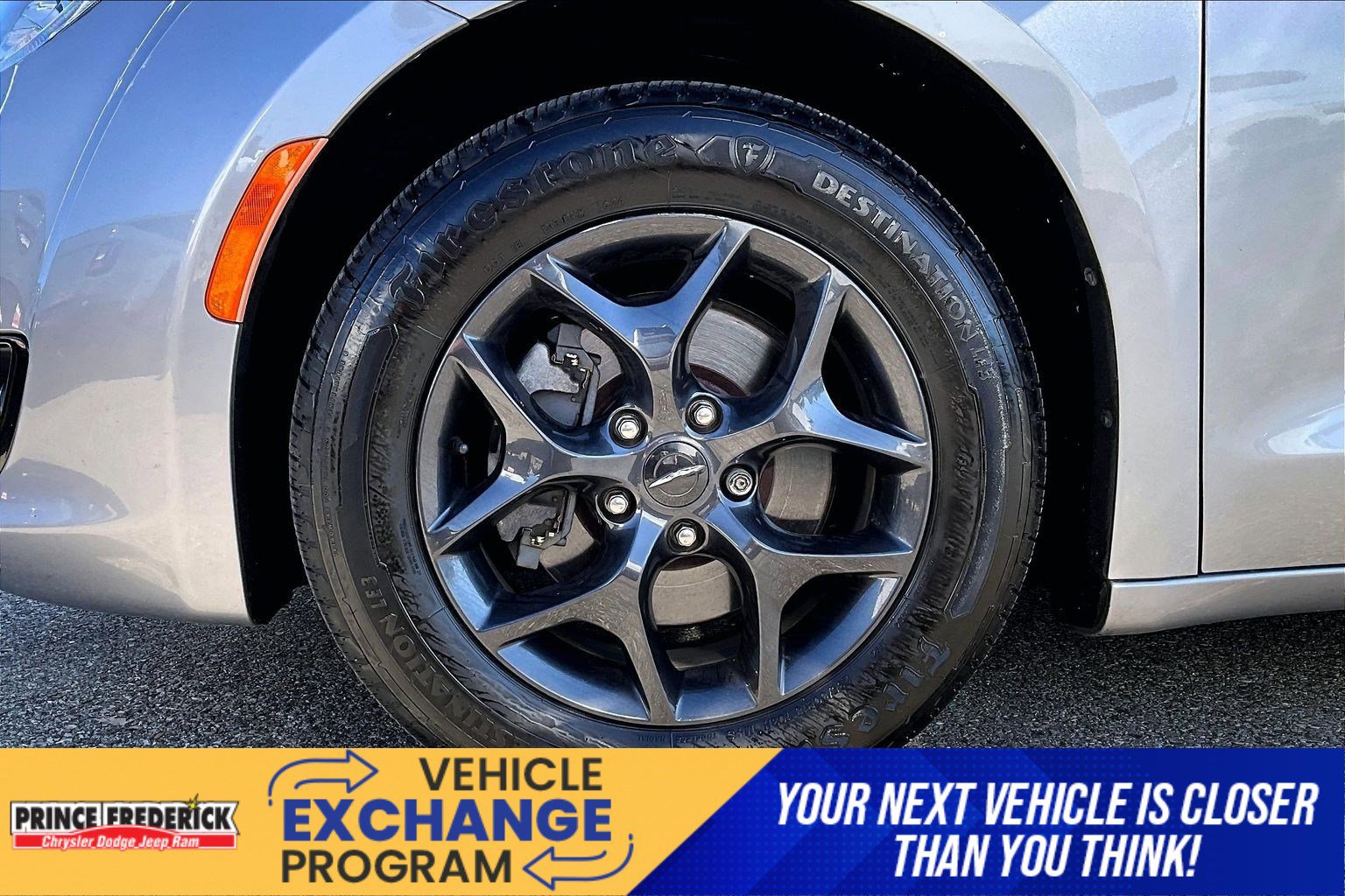 Used 2018 Chrysler Pacifica Touring-L w/ Premium Audio Group FWD image 8