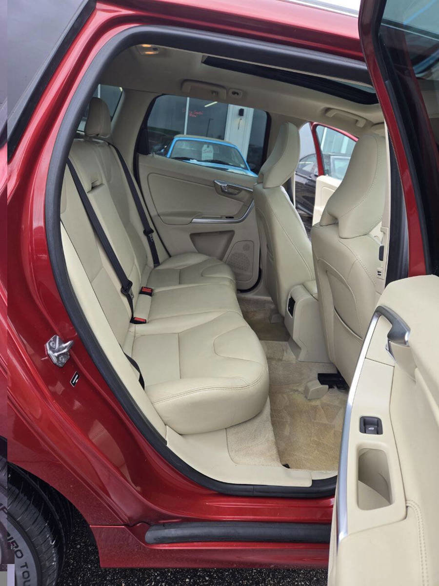 Used 2015 Volvo XC60 T5 image 30