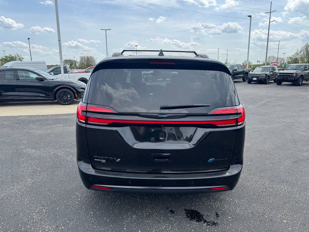 Used 2021 Chrysler Pacifica Limited w/ S Appearance Package FWD image 4