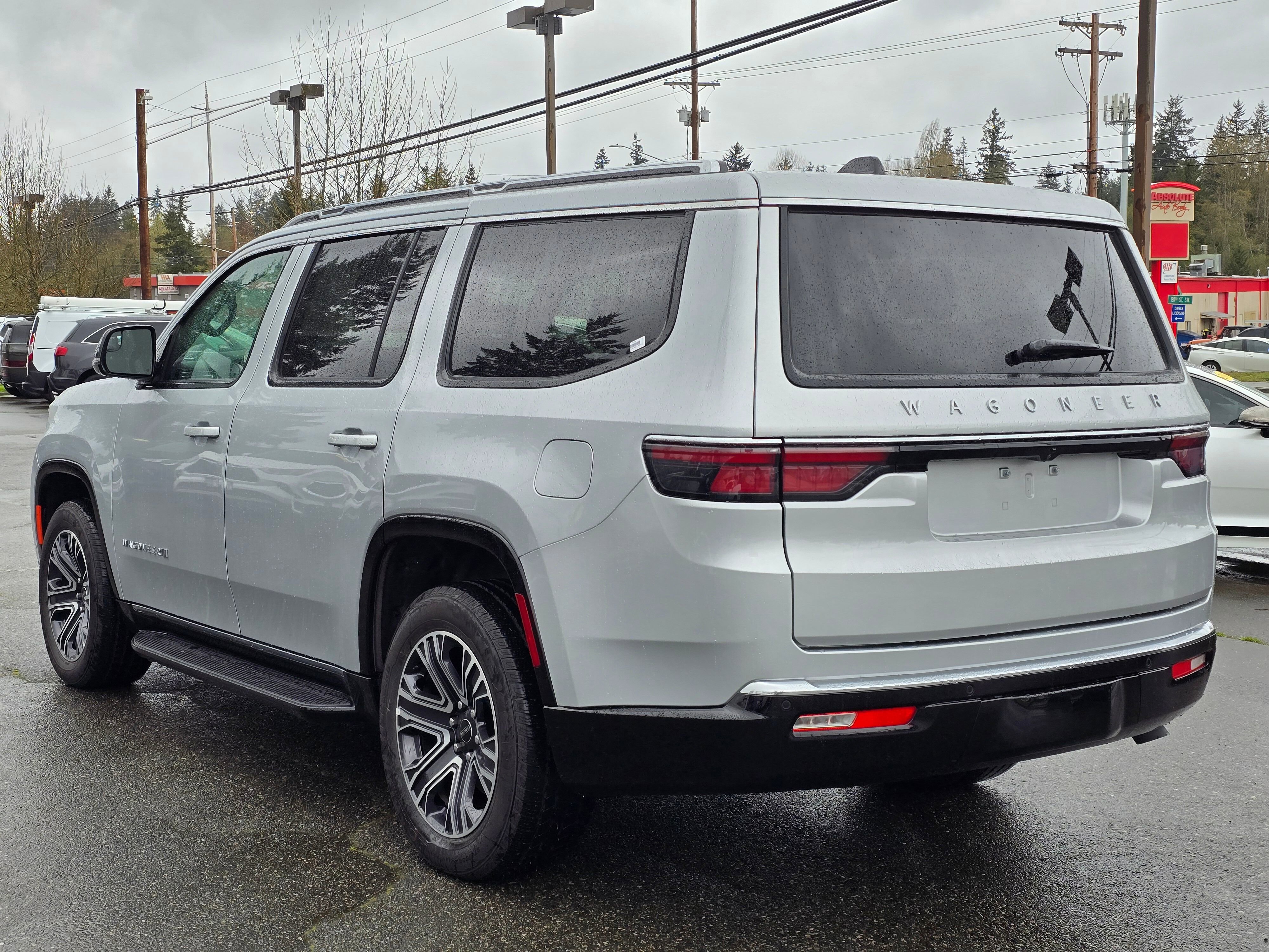 Used 2025 Jeep Wagoneer 4WD image 5