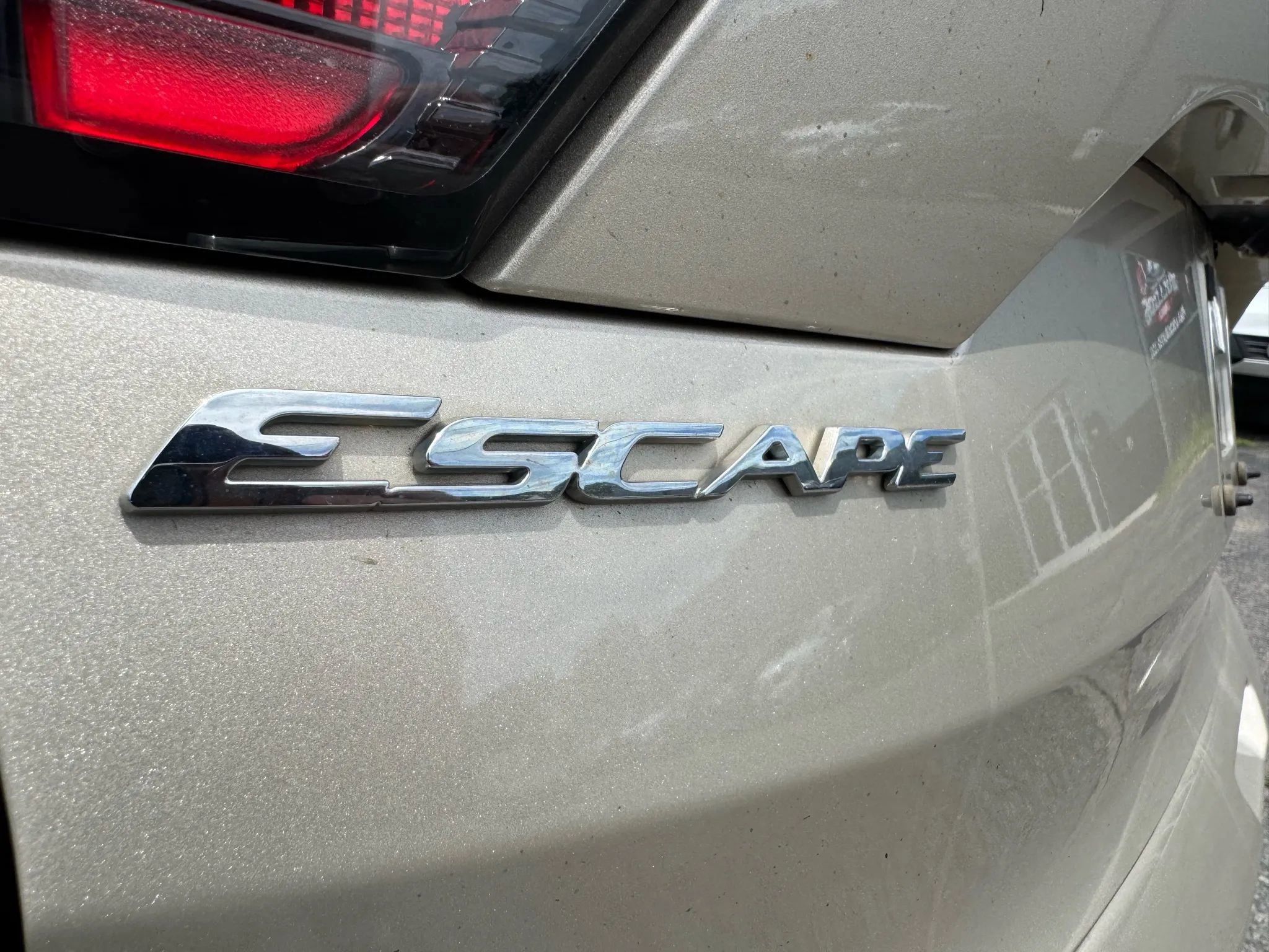 Used 2018 Ford Escape SE image 29