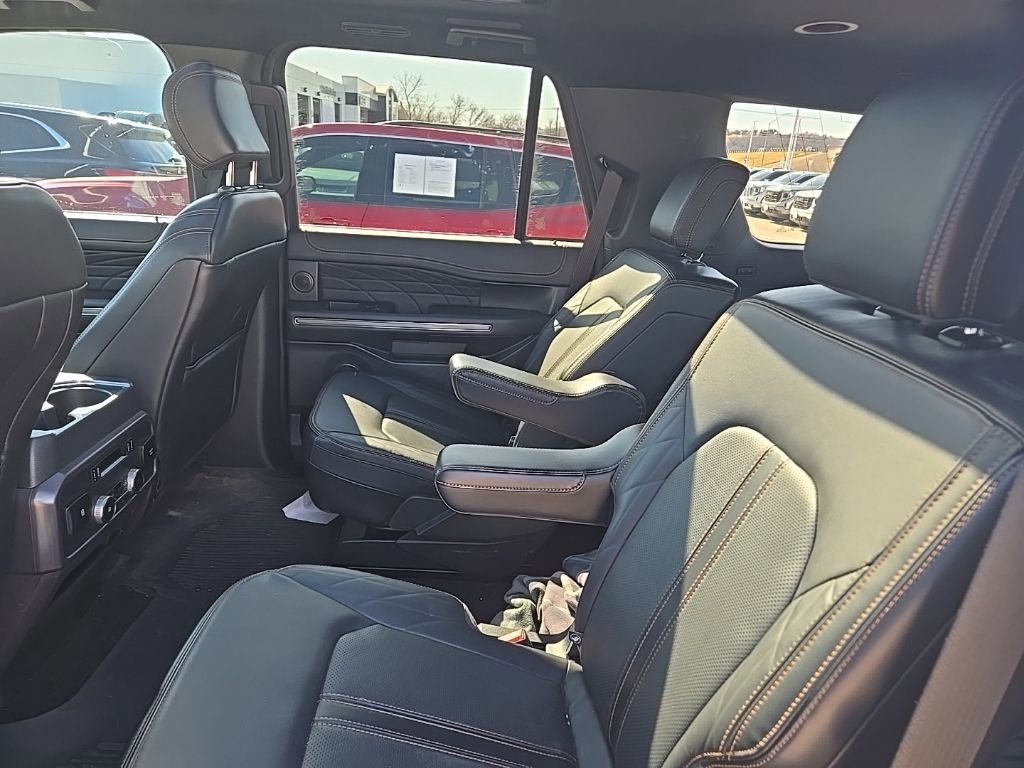 Used 2023 Ford Expedition Platinum image 18