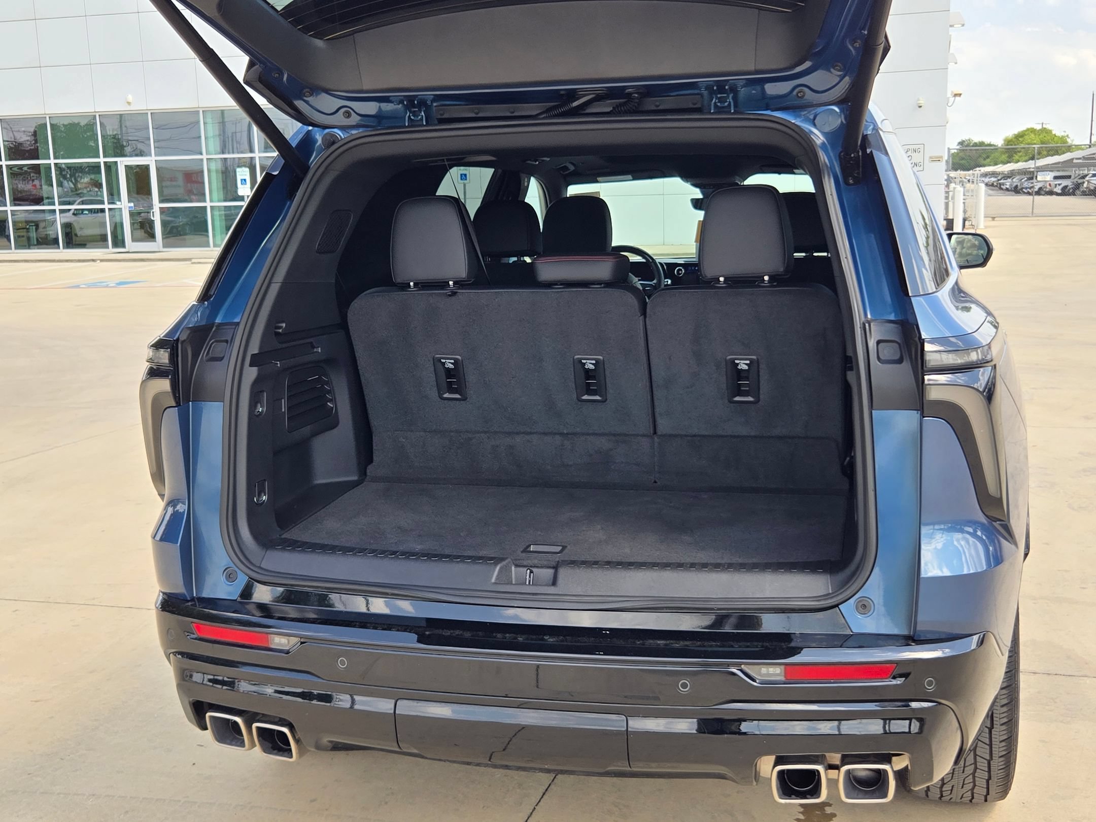 Certified 2025 Chevrolet Traverse RS w/ LPO, Floor Liner Package AWD/4WD image 26