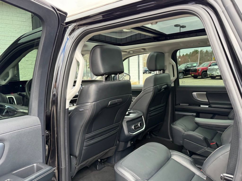 Used 2025 Ford Expedition Max Platinum AWD/4WD image 16