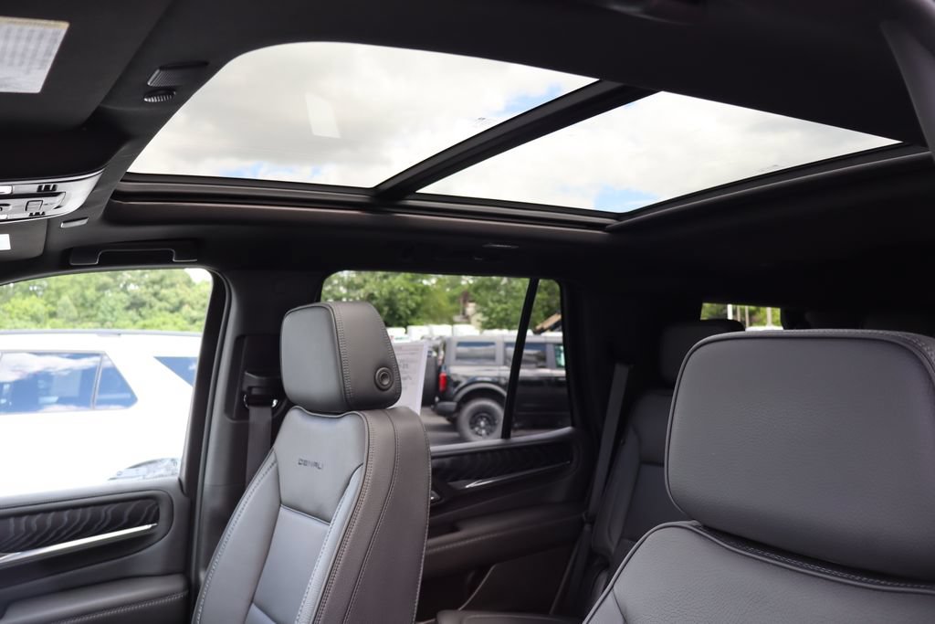 Used 2023 GMC Yukon Denali AWD/4WD image 5
