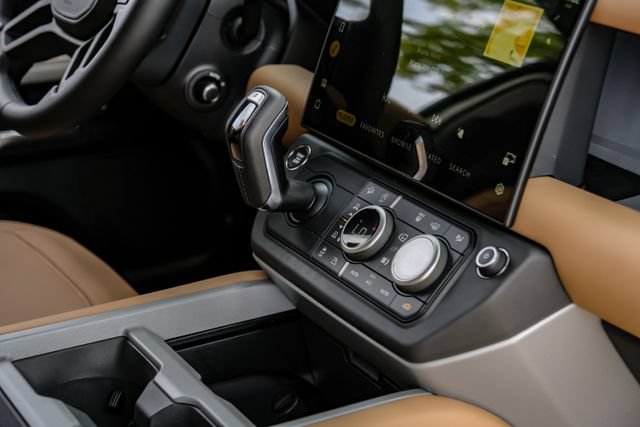 New 2026 Land Rover Defender 110 X AWD/4WD image 32