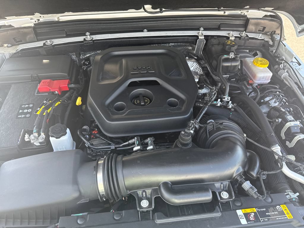 Used 2025 Jeep Wrangler Sport AWD/4WD image 32