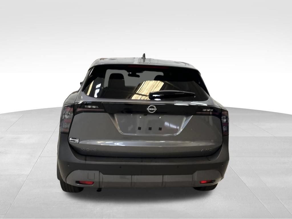 Used 2025 Nissan Kicks SV AWD/4WD image 4