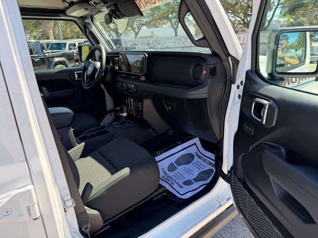 Used 2025 Jeep Gladiator Mojave w/ Convenience Group image 29