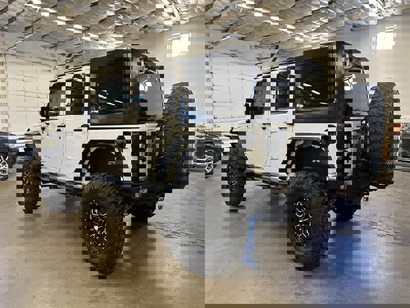 Used 2015 Jeep Wrangler Unlimited Rubicon w/ Connectivity Group image 5