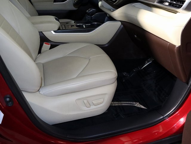 Used 2020 Toyota Highlander XLE image 36