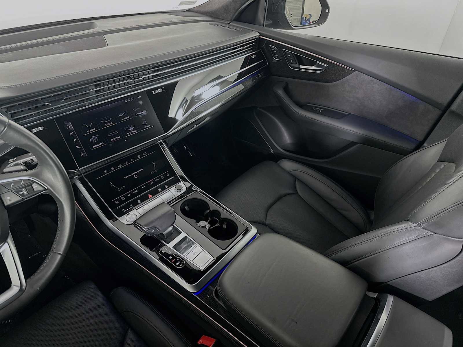 Used 2019 Audi Q8 Prestige AWD/4WD image 24