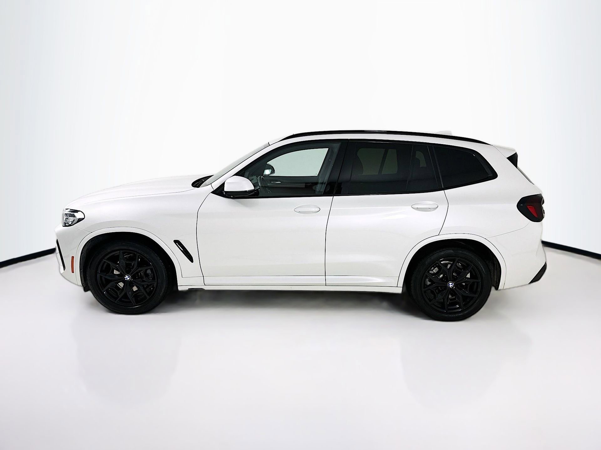 Used 2023 BMW X3 sDrive30i w/ M Sport Package image 5