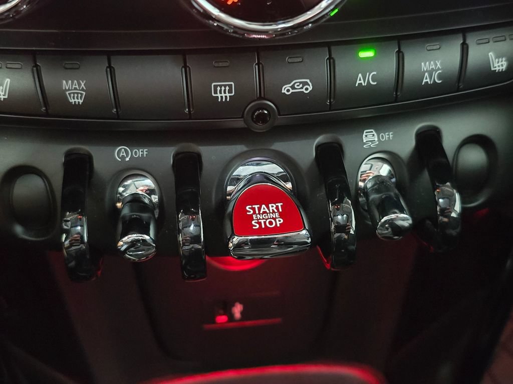 Used 2021 MINI Cooper 4-Door Hardtop w/ Storage Package FWD image 16