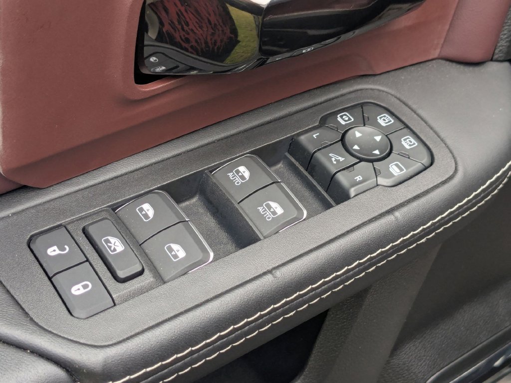 Used 2026 RAM 2500 Limited AWD/4WD image 10