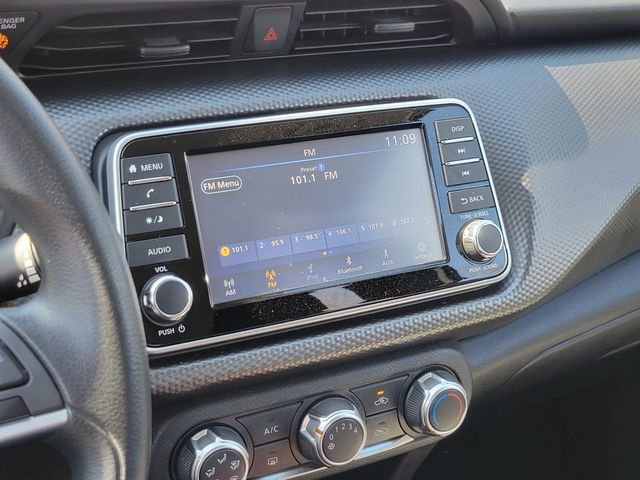 Used 2019 Nissan Kicks S image 18