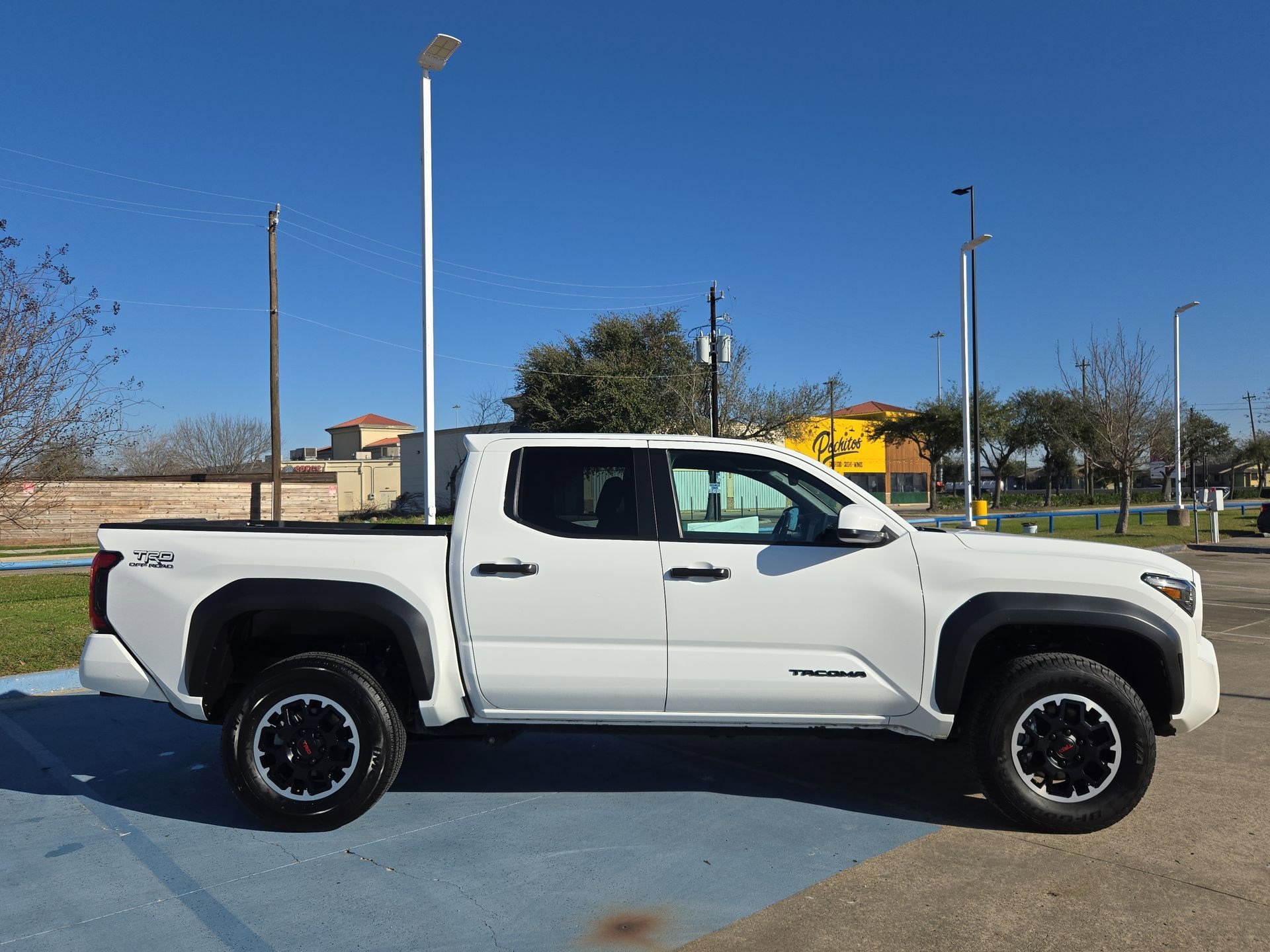 Used 2024 Toyota Tacoma TRD Off-Road image 2