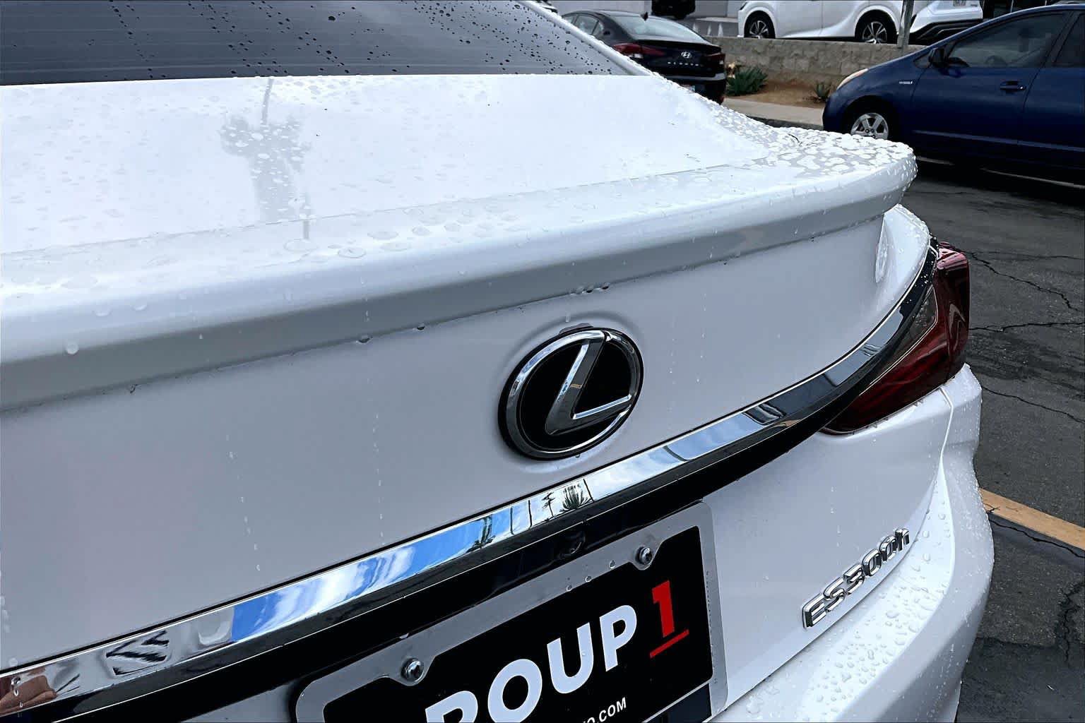 Used 2025 Lexus ES 300h w/ Premium Package FWD image 31