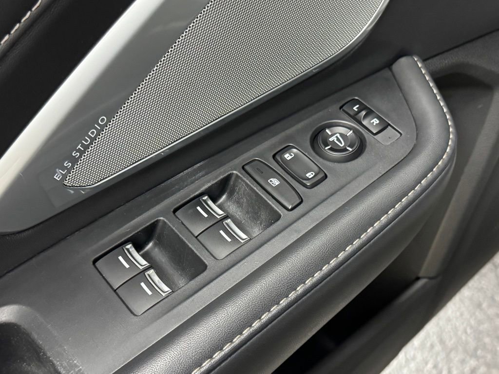 Used 2025 Acura RDX SH-AWD w/ Technology Package image 13