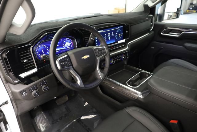 Used 2025 Chevrolet Silverado 3500 LTZ w/ LTZ Convenience Package image 11