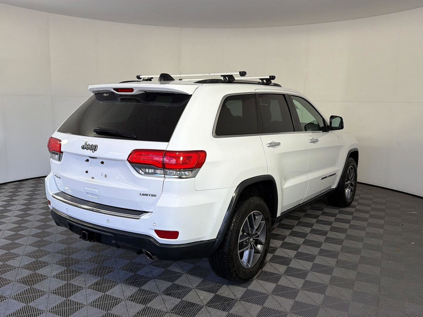 Used 2018 Jeep Grand Cherokee Limited w/ Trailer Tow Group IV AWD/4WD image 4